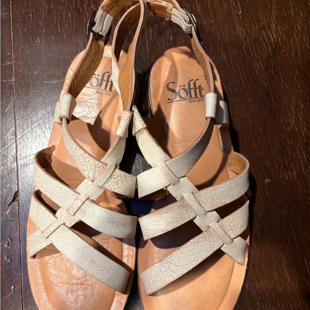 Söfft Beige Cracked Leather Strappy Sandals